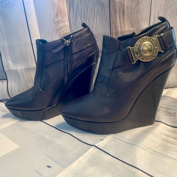 Burberry Wedge Leather Ankle Boots 🔥GUC🔥 Cert. Authentic Sz 38 (US 7) - Picture 3 of 10